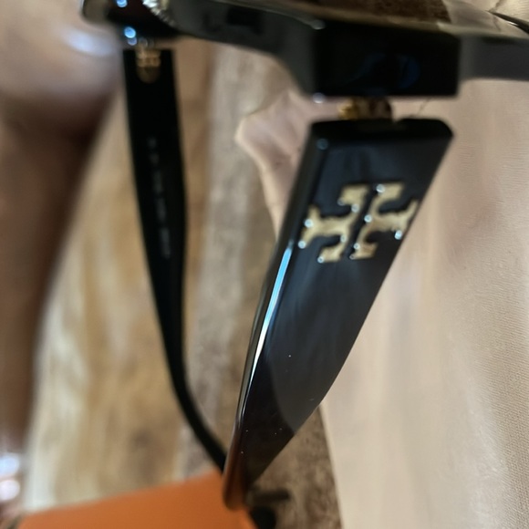 Tori Burch sunglasses, black , brand new neverworn - Picture 3 of 7